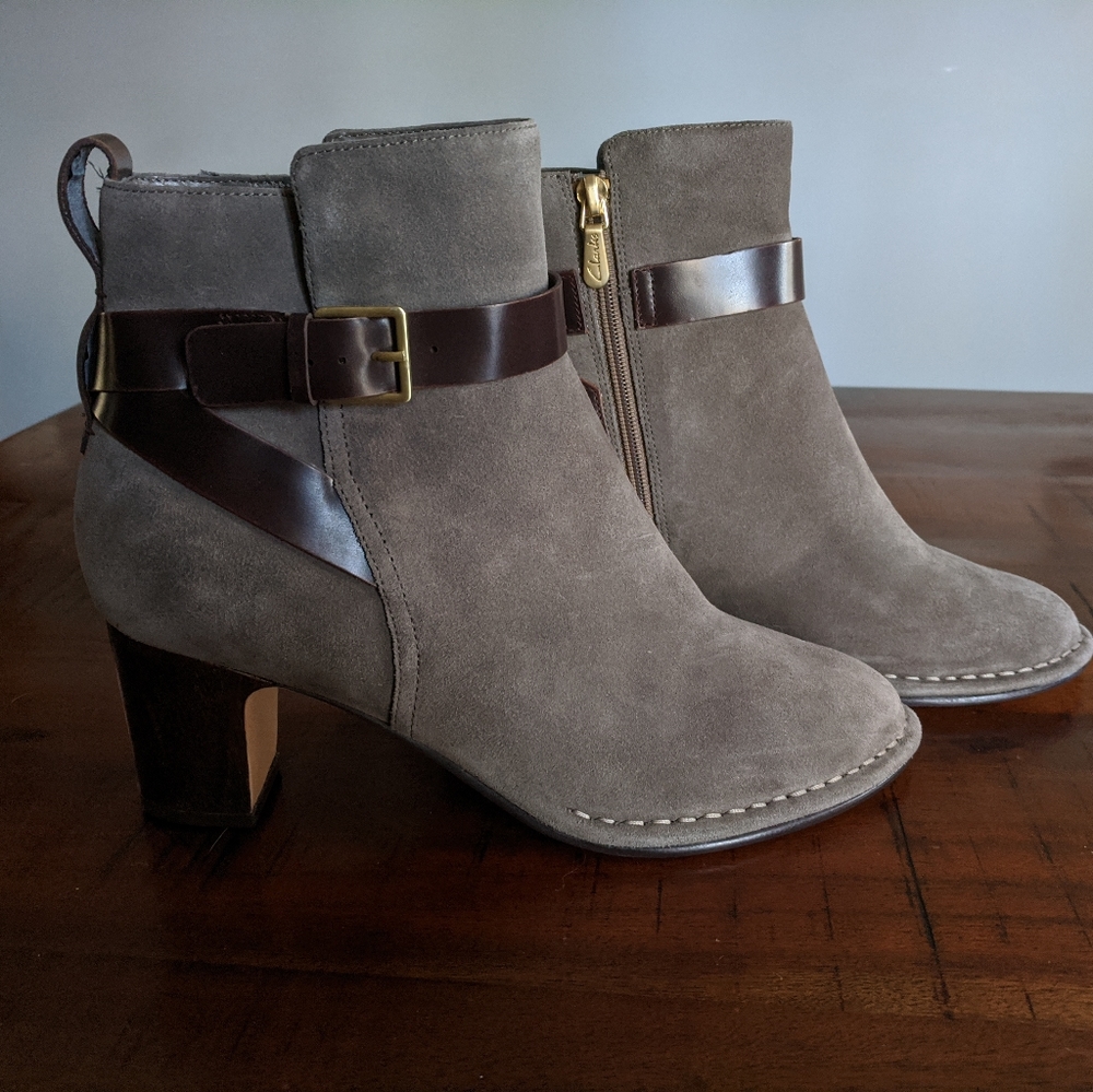NEW Clark's ankle boots, grey suede, leather 9